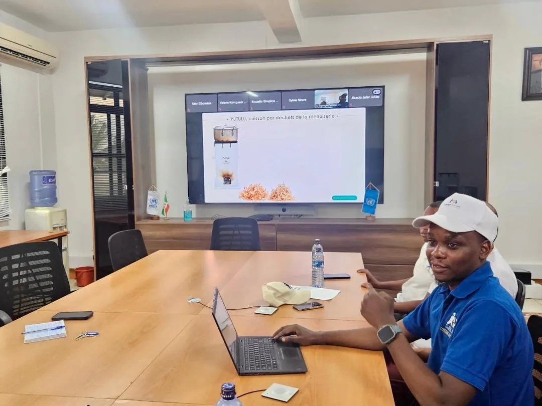 Présentation des solutions de cuisson conçues et réalisées par Tujenge Pamoja à l'UNHCR – image 2
